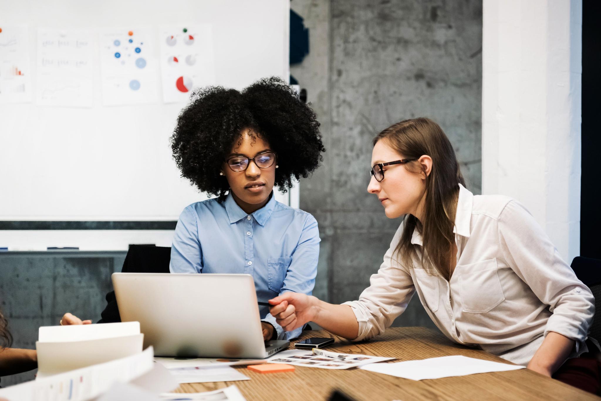 Compliance professionals discussing trends in third-party risk management