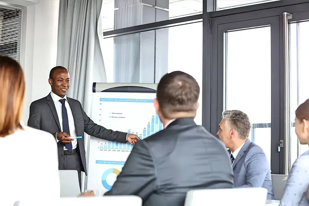 Person runs an advisory board meeting using best practices