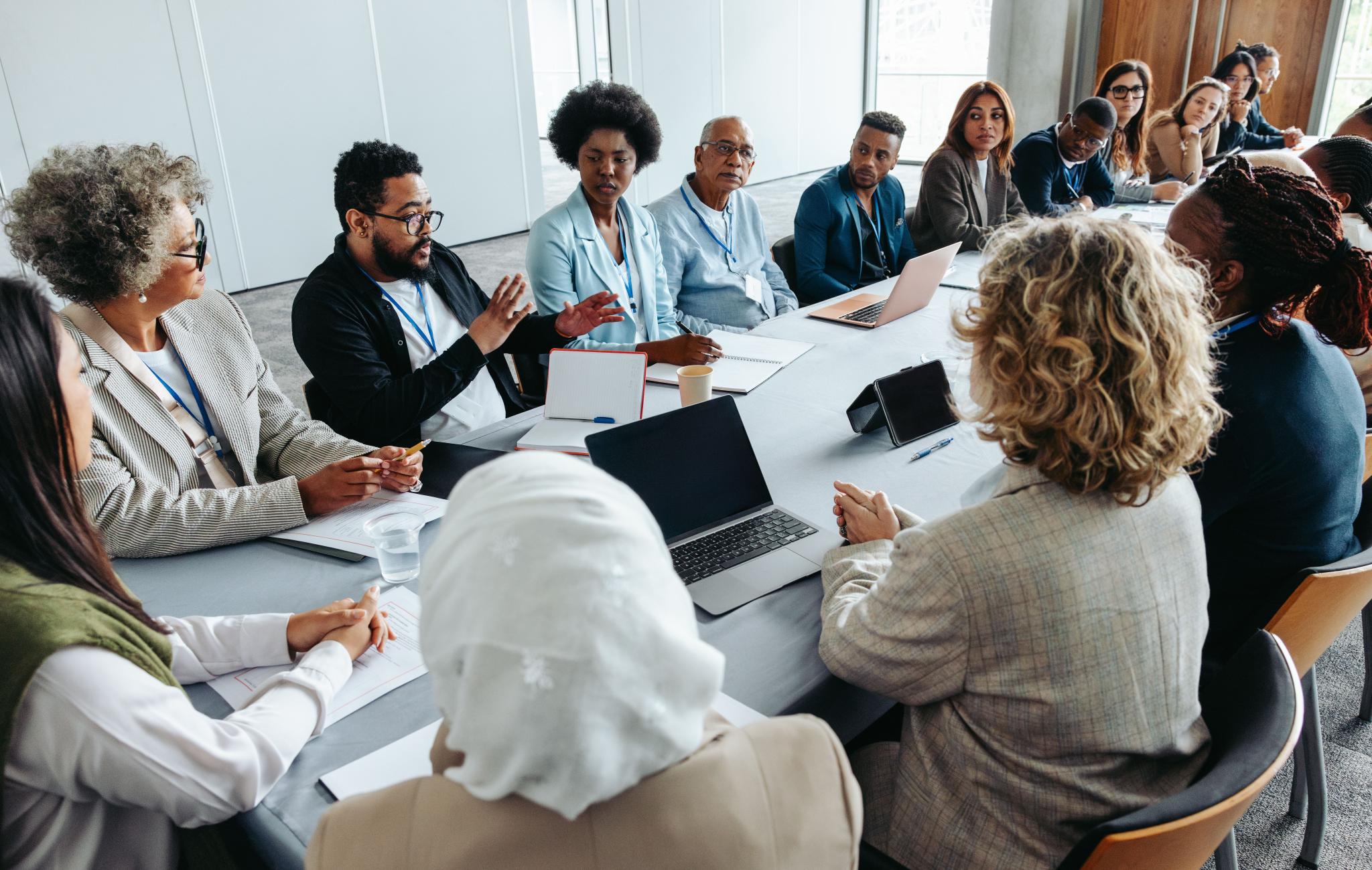 governance-professionals-meeting-boardroom-ai